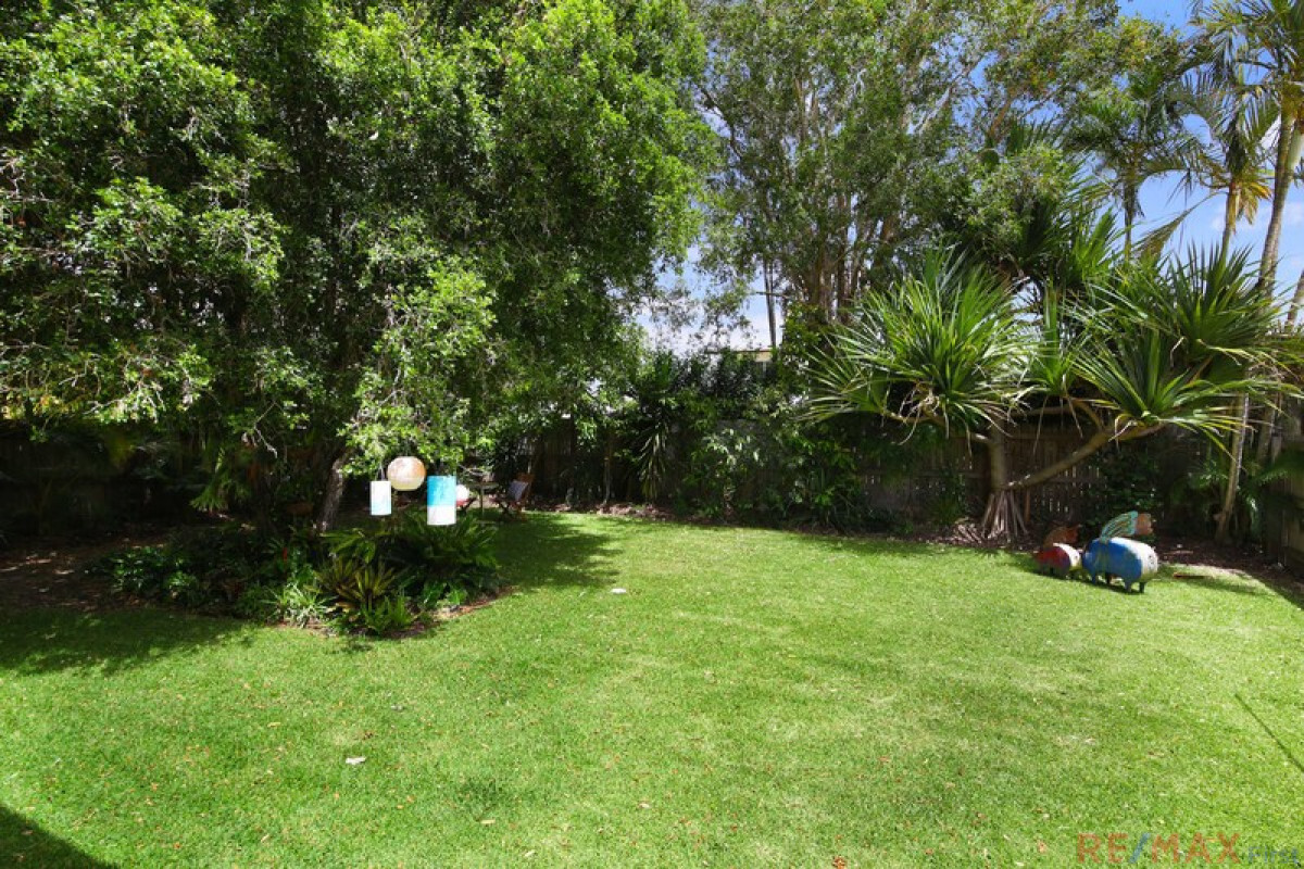 174 Esplanade Golden Beach Queensland House for Sale RE/MAX Australia