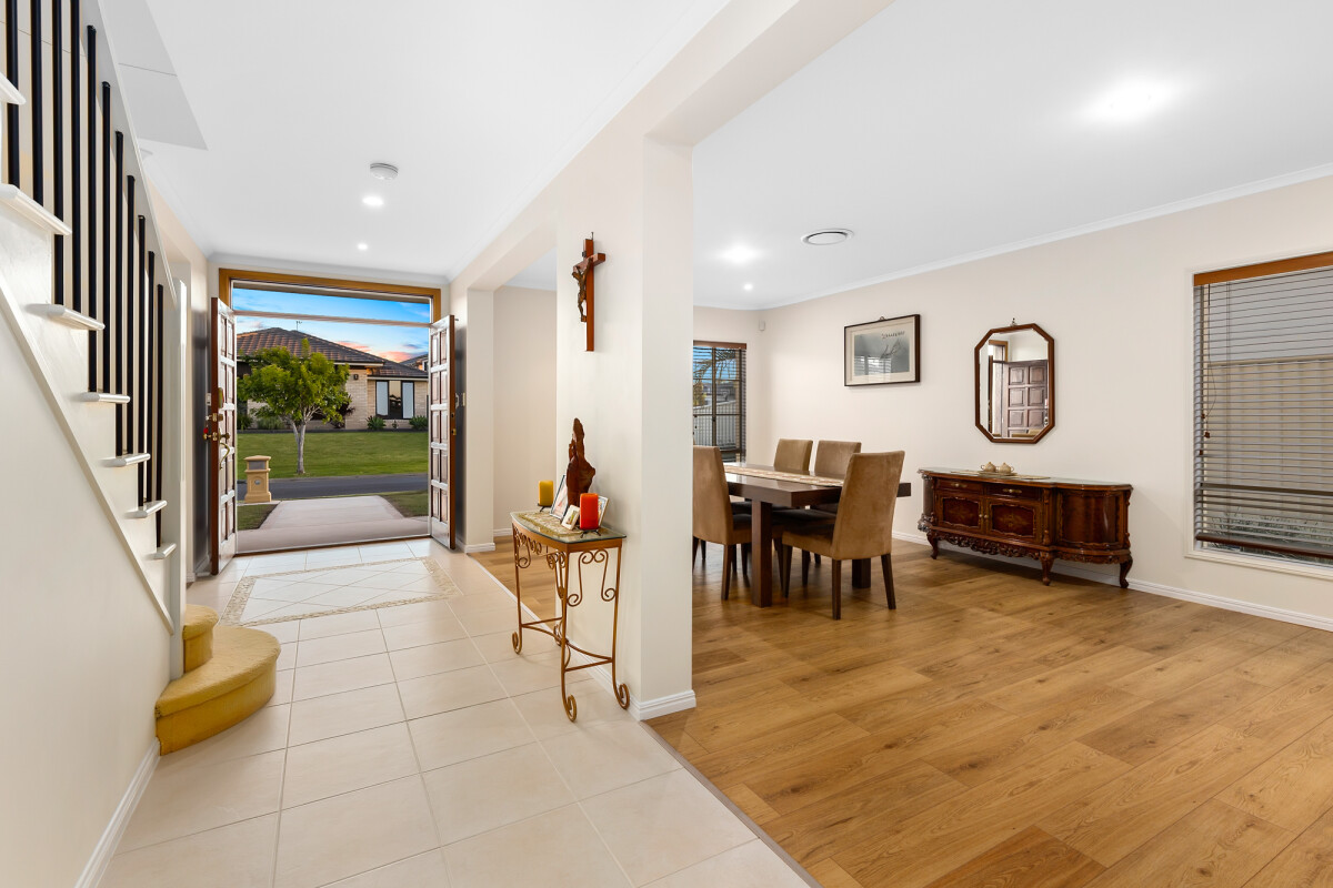 97 Highcrest Circuit Molendinar Queensland House for Sale RE/MAX