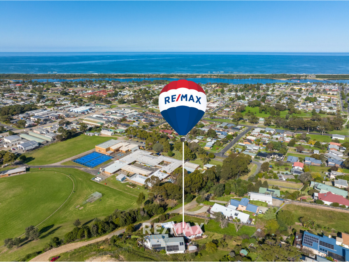 19 Outlook Avenue Lakes Entrance Victoria House for Sale RE/MAX Australia