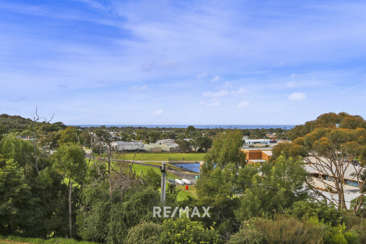 19 Outlook Avenue Lakes Entrance Victoria House for Sale RE/MAX Australia