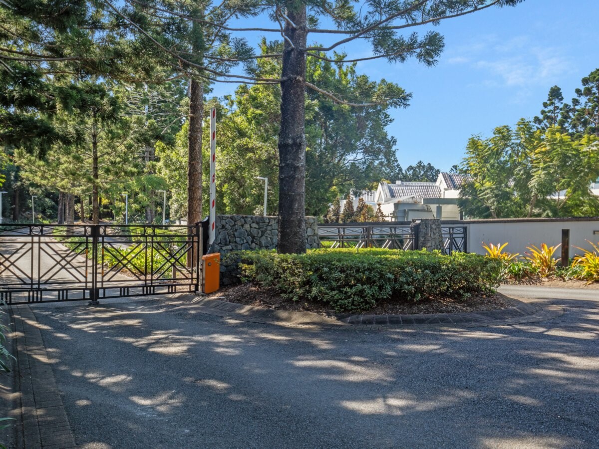 2127 South Shields Drive Benowa Queensland Townhouse for Sale RE/MAX