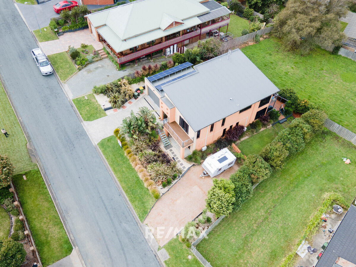 4 Hillcrest Rise Lakes Entrance Victoria House for Sale RE/MAX Australia