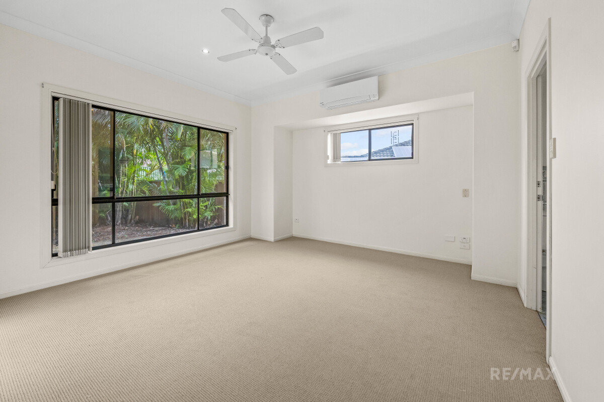 62 Crestwood Drive Molendinar Queensland House for Auction RE/MAX