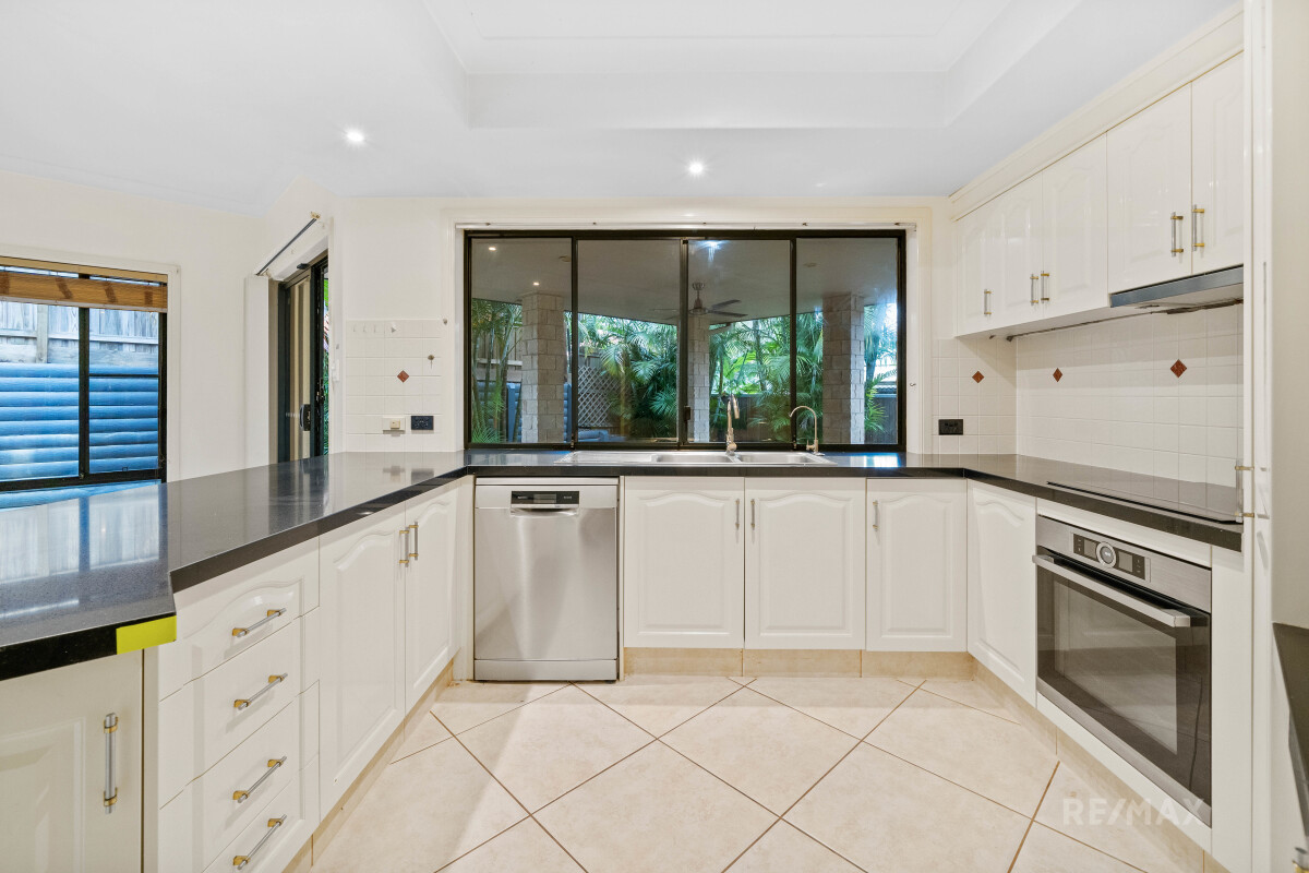 62 Crestwood Drive Molendinar Queensland House for Auction RE/MAX