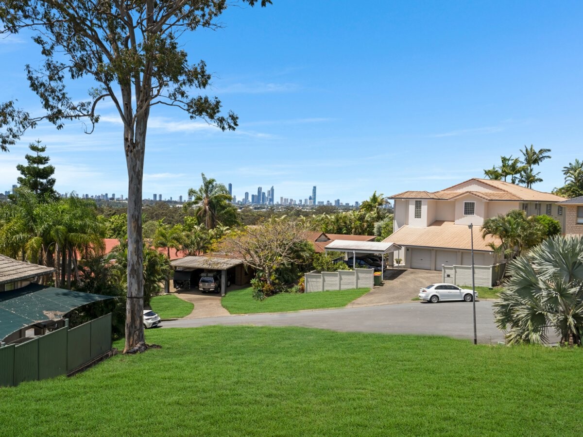 5 Bretton Court Carrara Queensland for Sale RE/MAX Australia