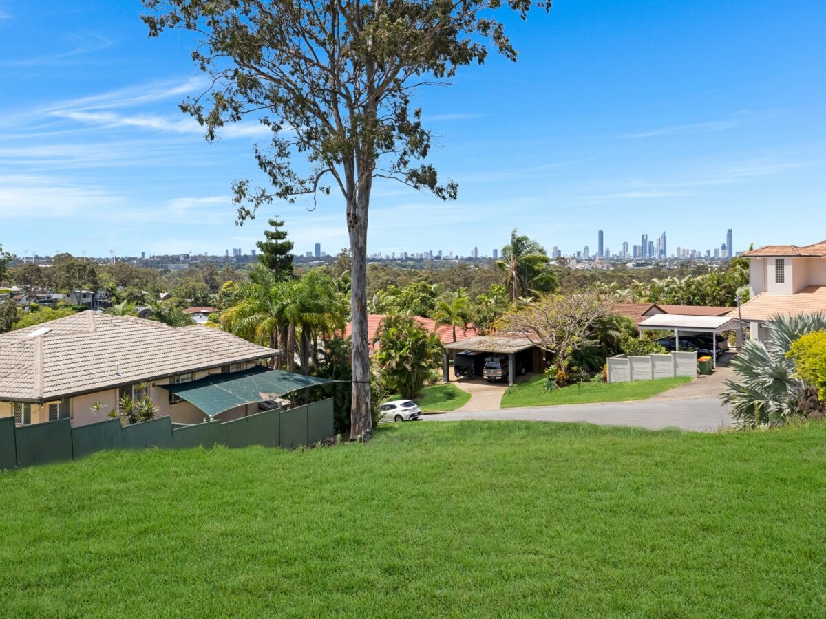 5 Bretton Court Carrara Queensland for Sale RE/MAX Australia