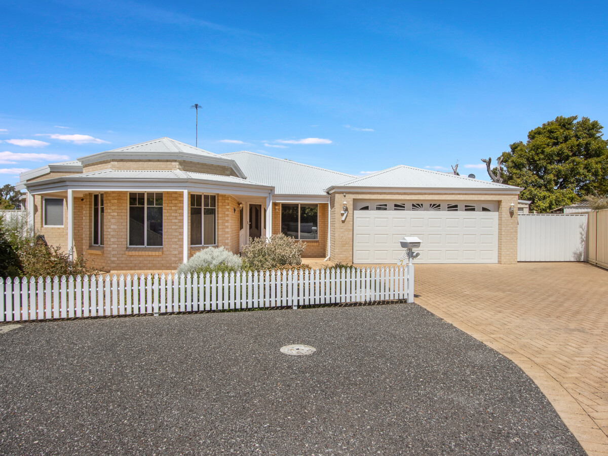 7 Court Wannanup Western Australia House for Sale RE/MAX Australia