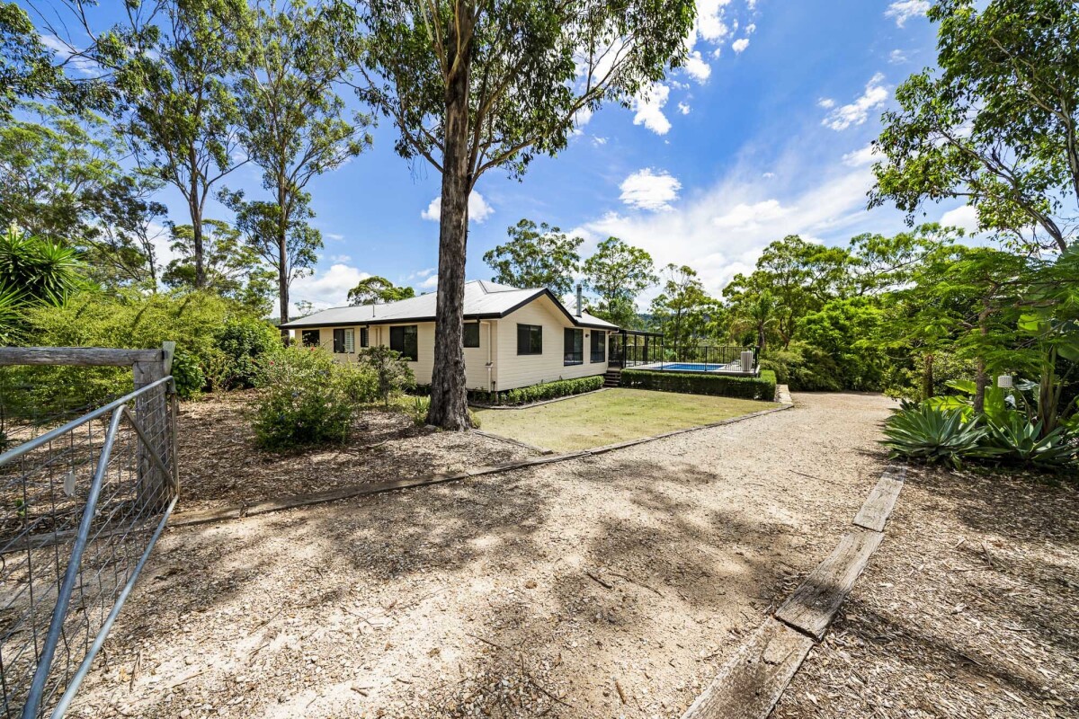 2 Clive Crescent Withcott Queensland AcreageSemirural for Sale RE