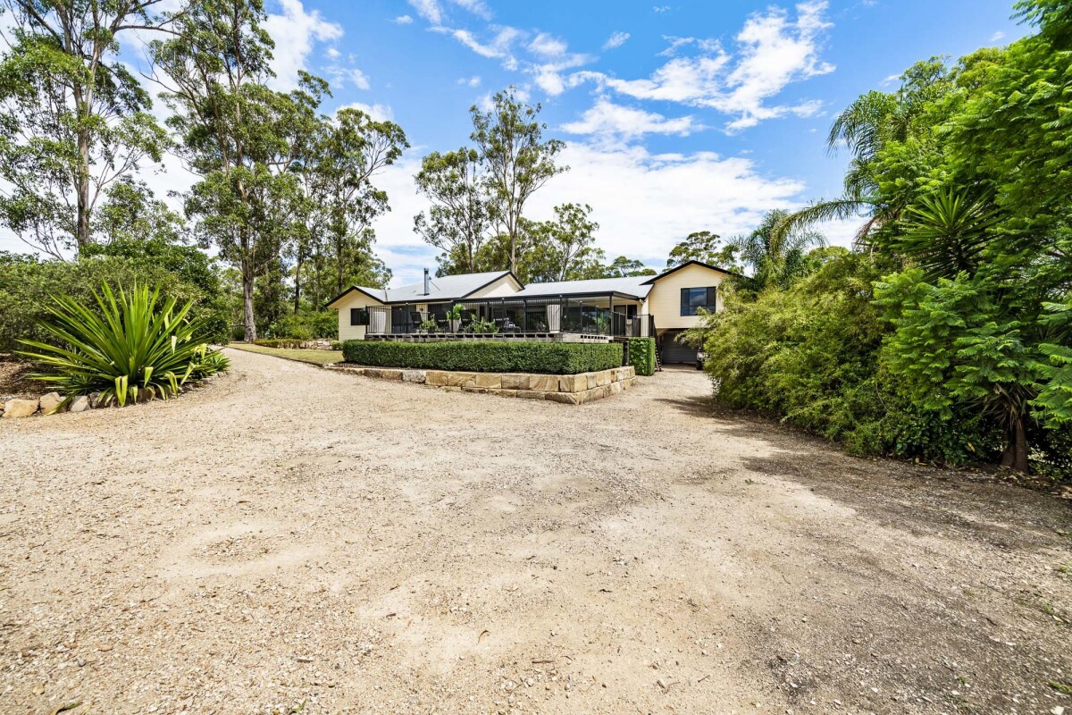2 Clive Crescent Withcott Queensland AcreageSemirural for Sale RE